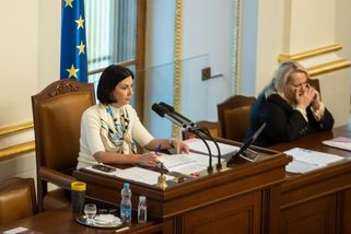 V ulicích kolem Sněmovny vyrostou bezpečnostní sloupky - Seznam Zprávy